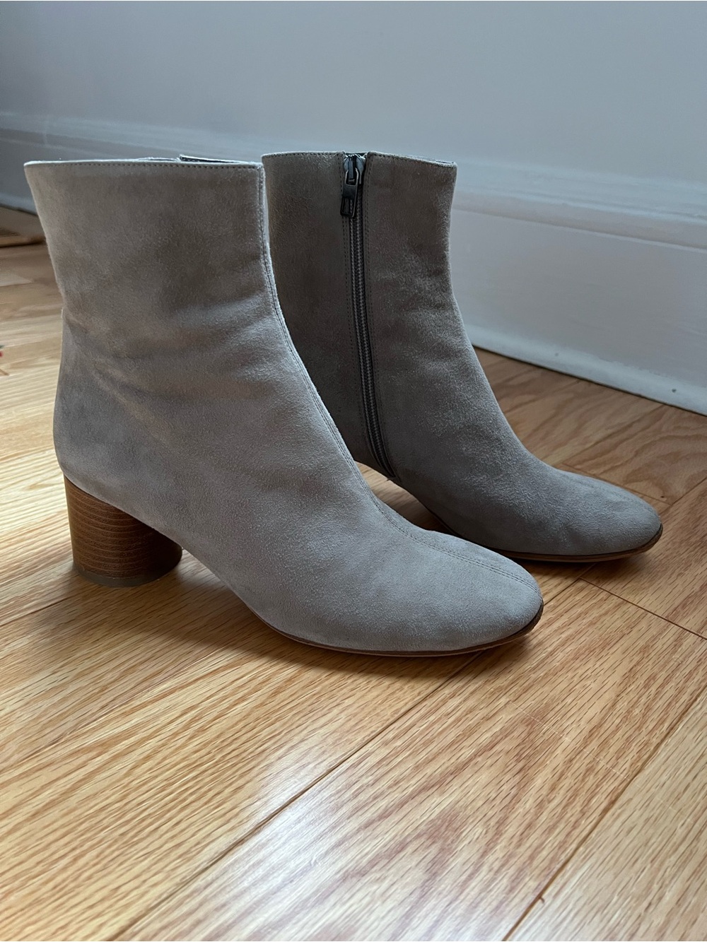 Vince Women's Woodsmoke Grey Tasha Ankle Boots with Block Heel Size 7